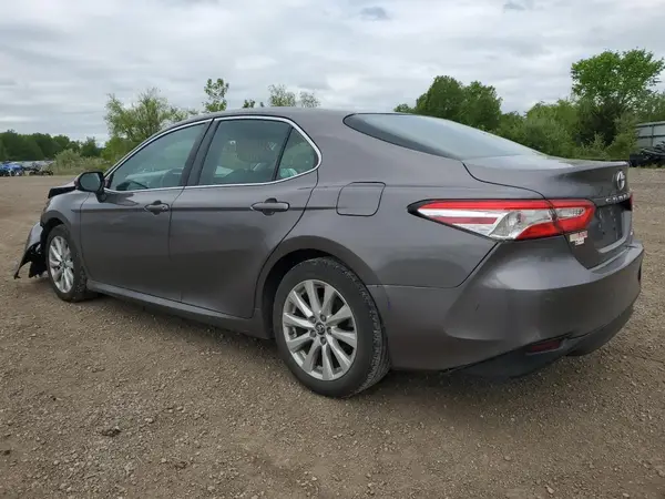 4T1B11HK0JU603313 2018 TOYOTA CAMRY - Image 2