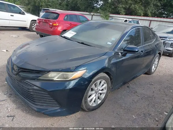 4T1B11HK0JU604719 2018 TOYOTA CAMRY - Image 2