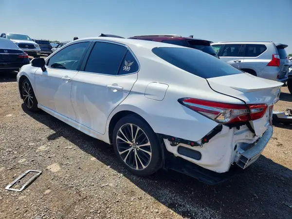 4T1B11HK0JU605062 2018 TOYOTA CAMRY - Image 2