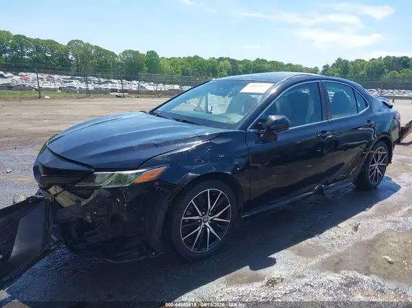 4T1B11HK0JU605658 2018 TOYOTA CAMRY - Image 2
