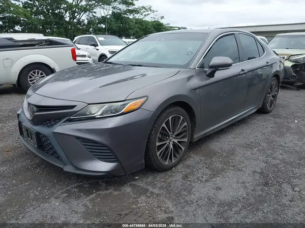 4T1B11HK0JU605952 2018 TOYOTA CAMRY - Image 2