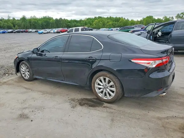 4T1B11HK0JU606132 2018 TOYOTA CAMRY - Image 2