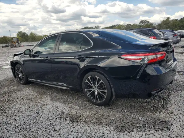 4T1B11HK0JU608057 2018 TOYOTA CAMRY - Image 2
