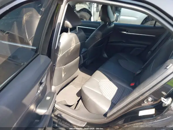 4T1B11HK0JU608379 2018 TOYOTA CAMRY - Image 8
