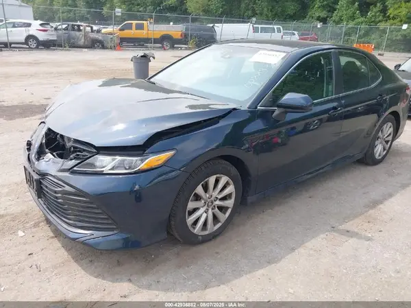 4T1B11HK0JU608883 2018 TOYOTA CAMRY - Image 2