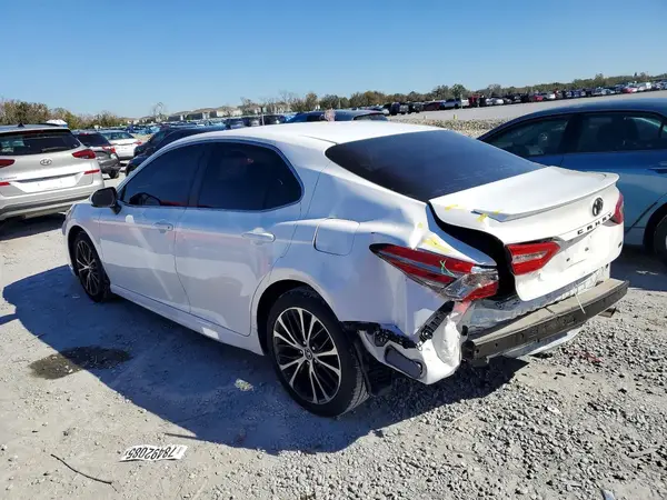 4T1B11HK0JU609273 2018 TOYOTA CAMRY - Image 2