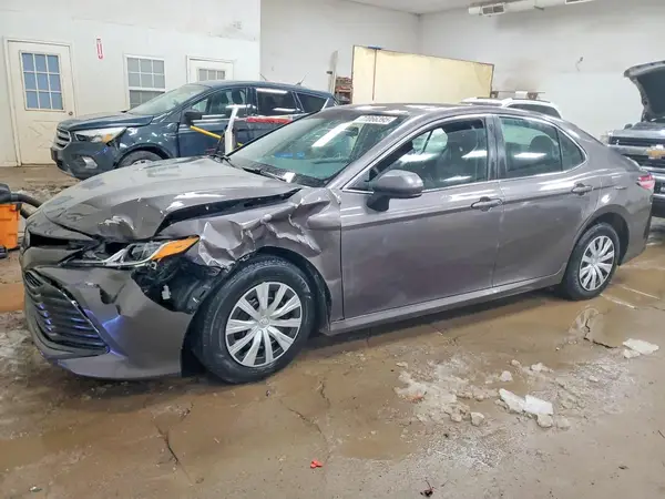 4T1B11HK0JU610276 2018 TOYOTA CAMRY - Image 1