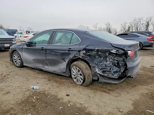 4T1B11HK0JU611976 2018 TOYOTA CAMRY - Image 2