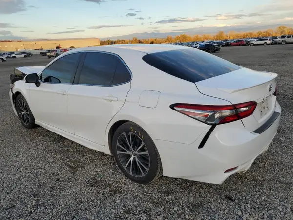 4T1B11HK0JU612142 2018 TOYOTA CAMRY - Image 2
