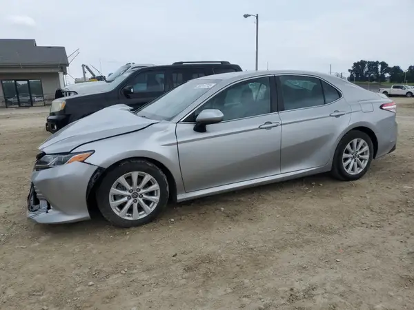 4T1B11HK0JU612741 2018 TOYOTA CAMRY - Image 1