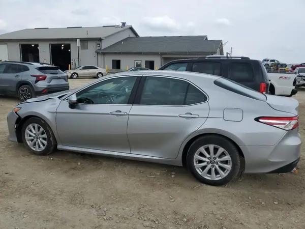 4T1B11HK0JU612741 2018 TOYOTA CAMRY - Image 2