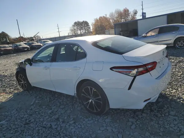 4T1B11HK0JU613551 2018 TOYOTA CAMRY - Image 2
