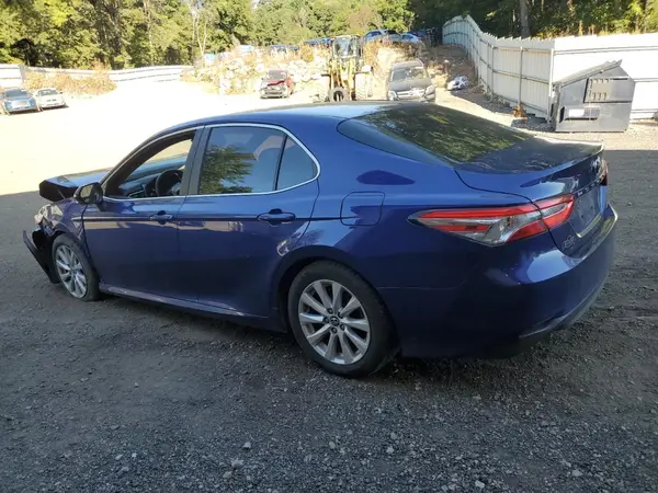 4T1B11HK0JU613615 2018 TOYOTA CAMRY - Image 2