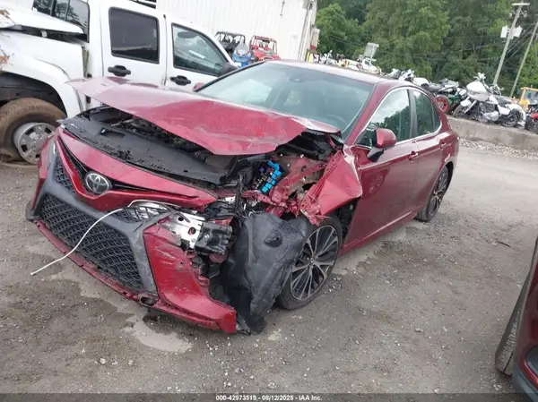 4T1B11HK0JU613856 2018 TOYOTA CAMRY - Image 2