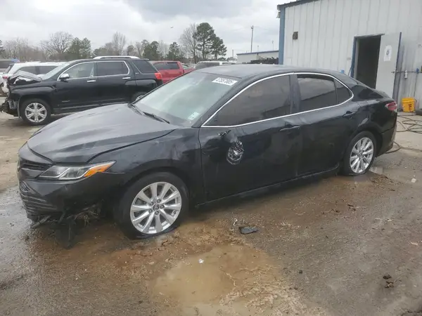 4T1B11HK0JU614196 2018 TOYOTA CAMRY - Image 1