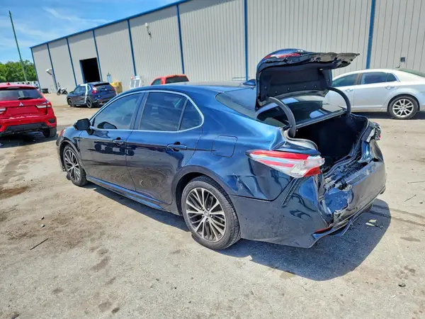 4T1B11HK0JU615073 2018 TOYOTA CAMRY - Image 2