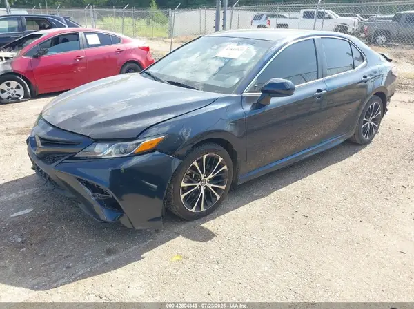 4T1B11HK0JU616711 2018 TOYOTA CAMRY - Image 2