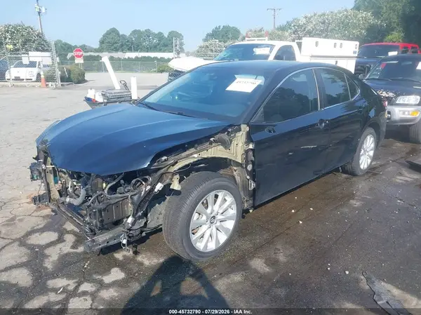 4T1B11HK0JU617132 2018 TOYOTA CAMRY - Image 2