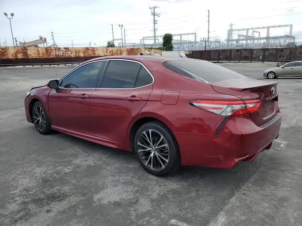 4T1B11HK0JU618829 2018 TOYOTA CAMRY - Image 2