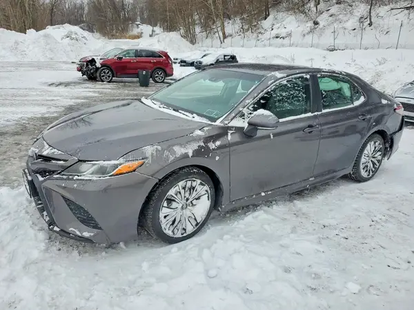 4T1B11HK0JU618958 2018 TOYOTA CAMRY - Image 1