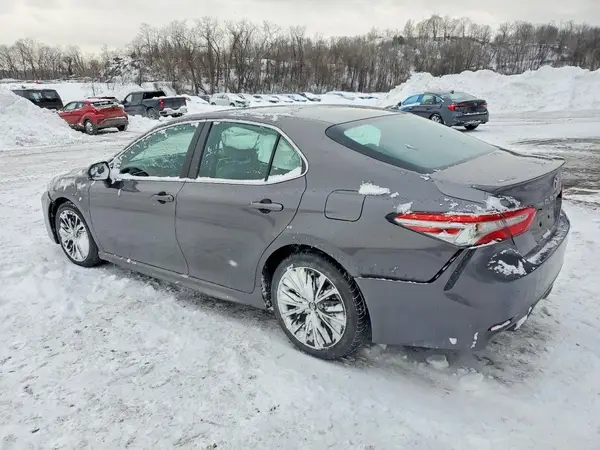 4T1B11HK0JU618958 2018 TOYOTA CAMRY - Image 2