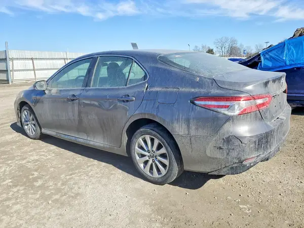 4T1B11HK0JU619236 2018 TOYOTA CAMRY - Image 2