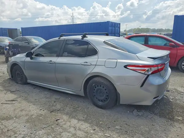 4T1B11HK0JU619818 2018 TOYOTA CAMRY - Image 2