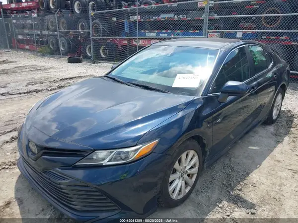 4T1B11HK0JU619897 2018 TOYOTA CAMRY - Image 2