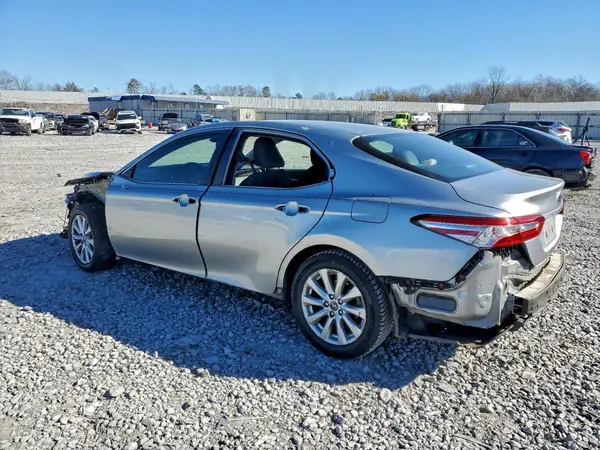 4T1B11HK0JU620600 2018 TOYOTA CAMRY - Image 2