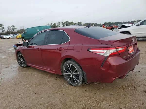 4T1B11HK0JU620810 2018 TOYOTA CAMRY - Image 2