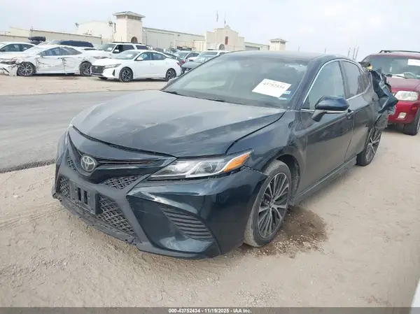 4T1B11HK0JU620919 2018 TOYOTA CAMRY - Image 2
