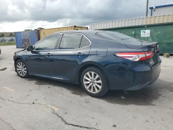 4T1B11HK0JU621293 2018 TOYOTA CAMRY - Image 2