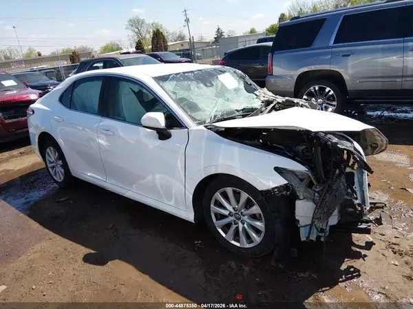 4T1B11HK0JU624484 2018 TOYOTA CAMRY - Image 1