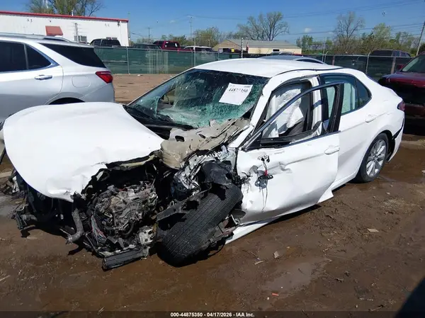 4T1B11HK0JU624484 2018 TOYOTA CAMRY - Image 2