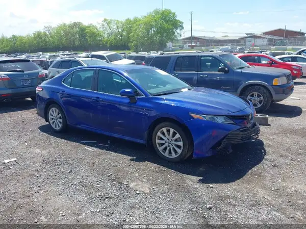 4T1B11HK0JU624520 2018 TOYOTA CAMRY - Image 1