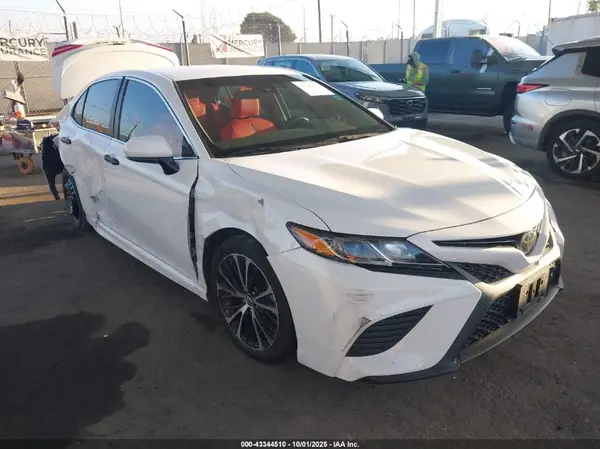 4T1B11HK0JU624808 2018 TOYOTA CAMRY - Image 1