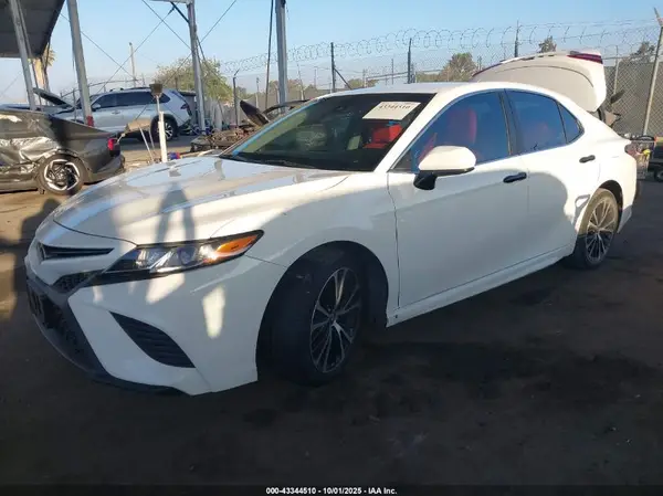 4T1B11HK0JU624808 2018 TOYOTA CAMRY - Image 2