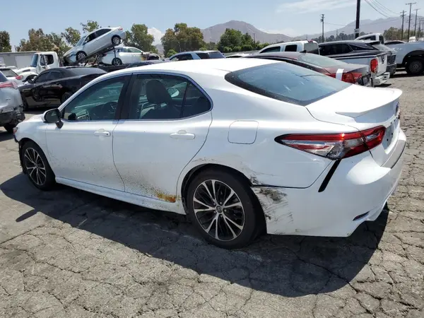 4T1B11HK0JU625067 2018 TOYOTA CAMRY - Image 2