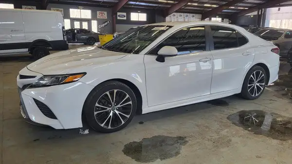 4T1B11HK0JU625117 2018 TOYOTA CAMRY - Image 1