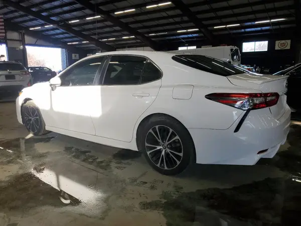 4T1B11HK0JU625117 2018 TOYOTA CAMRY - Image 2