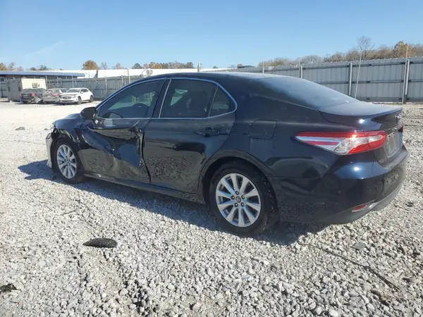 4T1B11HK0JU625392 2018 TOYOTA CAMRY - Image 2