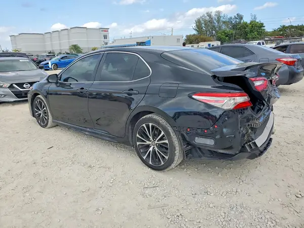 4T1B11HK0JU625683 2018 TOYOTA CAMRY - Image 2