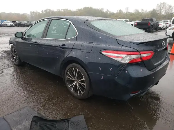 4T1B11HK0JU625702 2018 TOYOTA CAMRY - Image 2