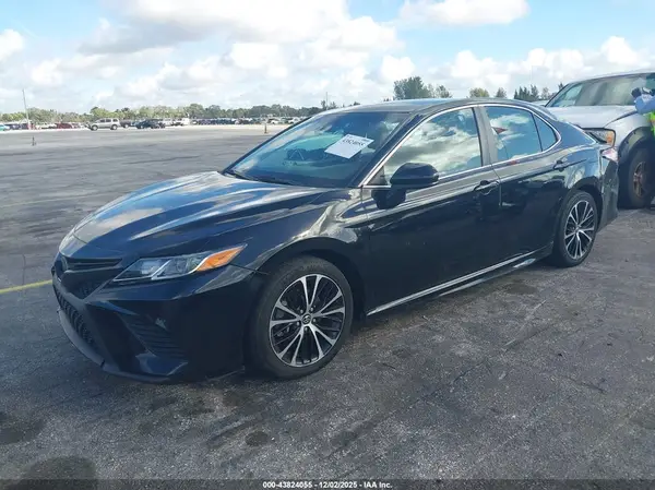 4T1B11HK0JU626090 2018 TOYOTA CAMRY - Image 2