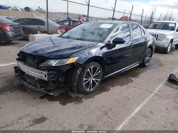 4T1B11HK0JU626185 2018 TOYOTA CAMRY - Image 2