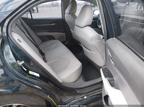 4T1B11HK0JU626185 2018 TOYOTA CAMRY - Image 8