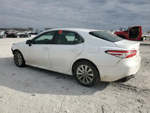 4T1B11HK0JU626901 2018 TOYOTA CAMRY - Image 2