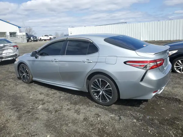 4T1B11HK0JU627725 2018 TOYOTA CAMRY - Image 2