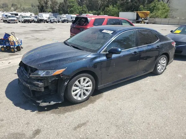 4T1B11HK0JU627739 2018 TOYOTA CAMRY - Image 1