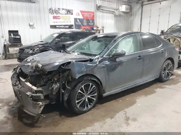 4T1B11HK0JU629135 2018 TOYOTA CAMRY - Image 2